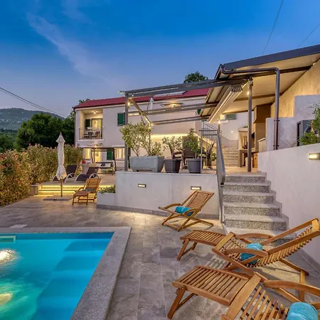Feriehus Leticija - Mit Beheiztem Pool- Sauna- Fitness & Grillplatz In By Interhome Hreljin