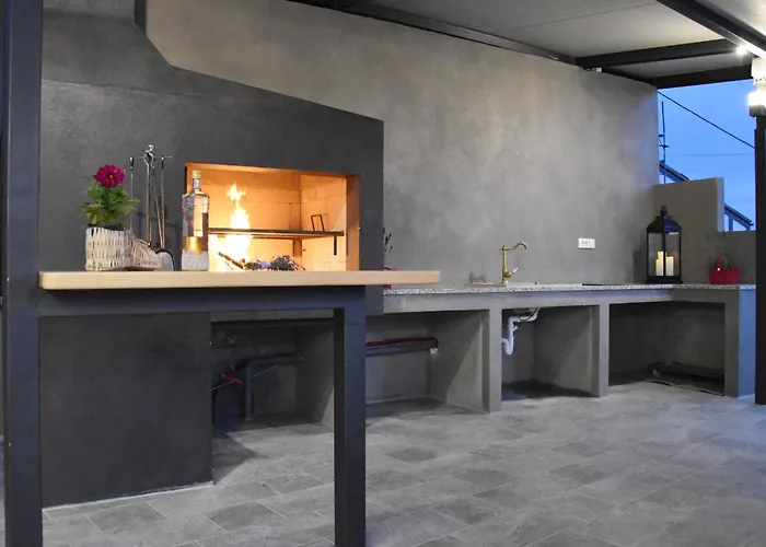 Leticija - Mit Beheiztem Pool- Sauna- Fitness & Grillplatz In By Interhome Hreljin