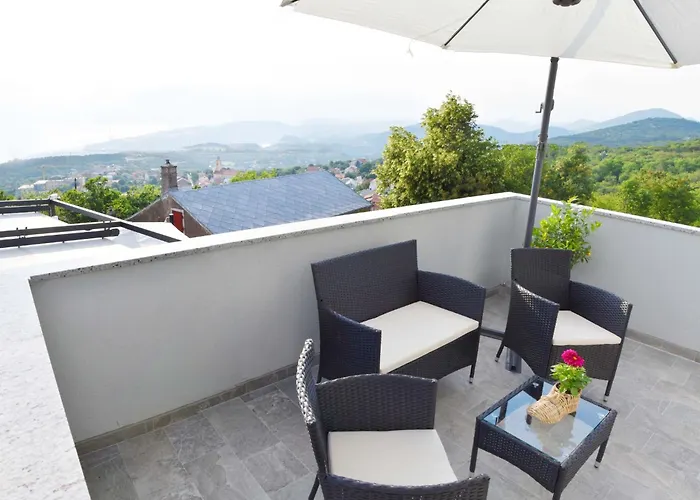 Leticija - Mit Beheiztem Pool- Sauna- Fitness & Grillplatz In By Interhome Feriehus Hreljin