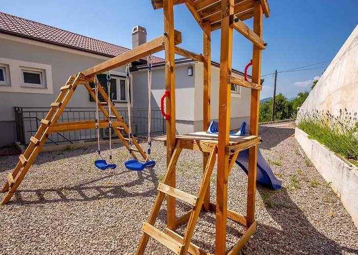Leticija - Mit Beheiztem Pool- Sauna- Fitness & Grillplatz In By Interhome Hreljin