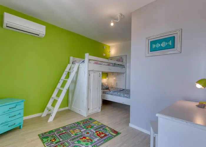 Leticija - Mit Beheiztem Pool- Sauna- Fitness & Grillplatz In By Interhome Hreljin