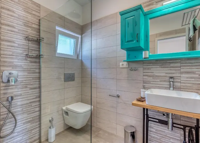 Leticija - Mit Beheiztem Pool- Sauna- Fitness & Grillplatz In By Interhome Feriehus Hreljin