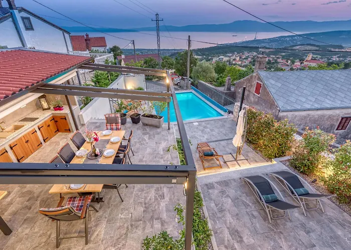 Leticija - Mit Beheiztem Pool- Sauna- Fitness & Grillplatz In By Interhome Feriehus Hreljin