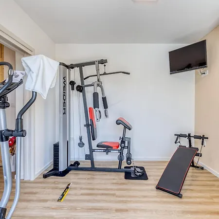 Дом отдыха Leticija - Mit Beheiztem Pool- Sauna- Fitness & Grillplatz In By Interhome